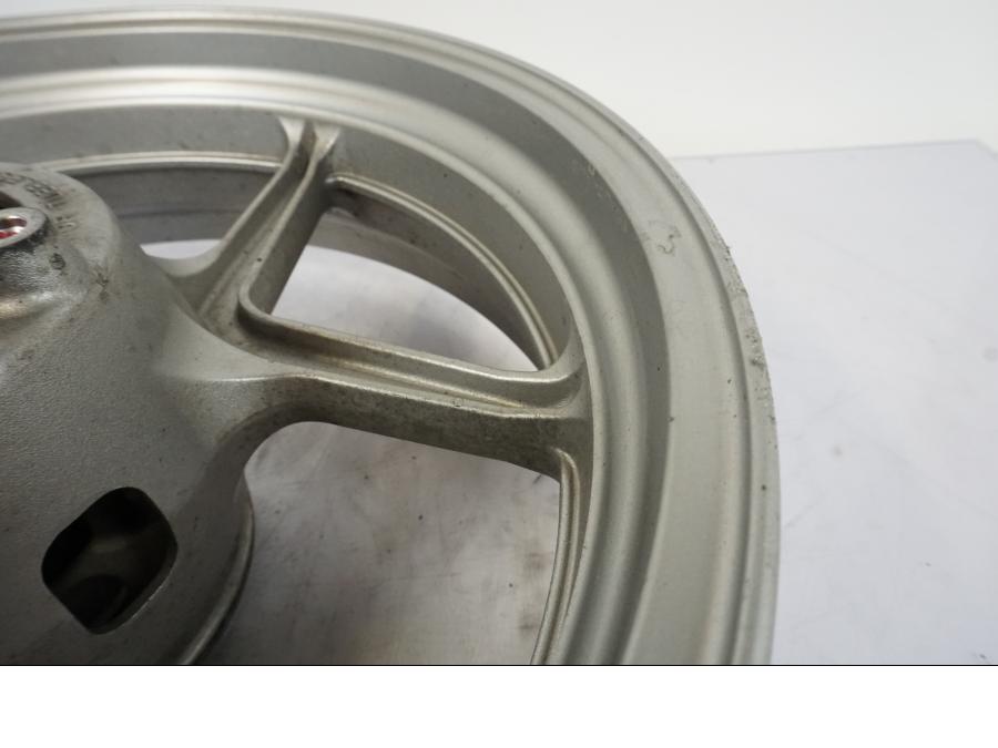 Extrabild1 på Fälg från en Kawasaki ER-6F -2010 motorcykel.