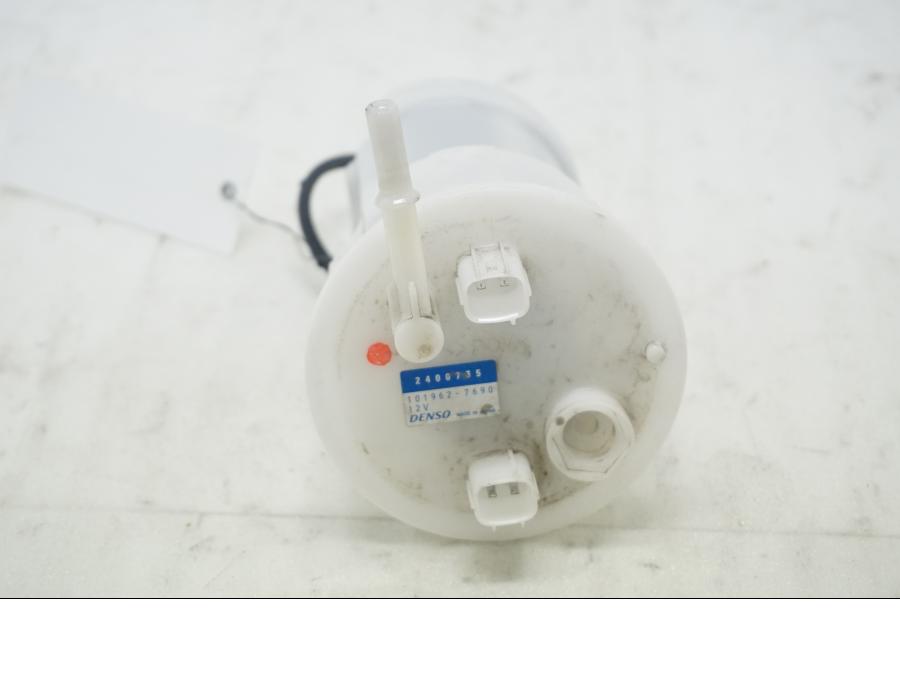 Framsidan på Bensinpump insprut från en Triumph Tiger Explorer -2012 motorcykel.