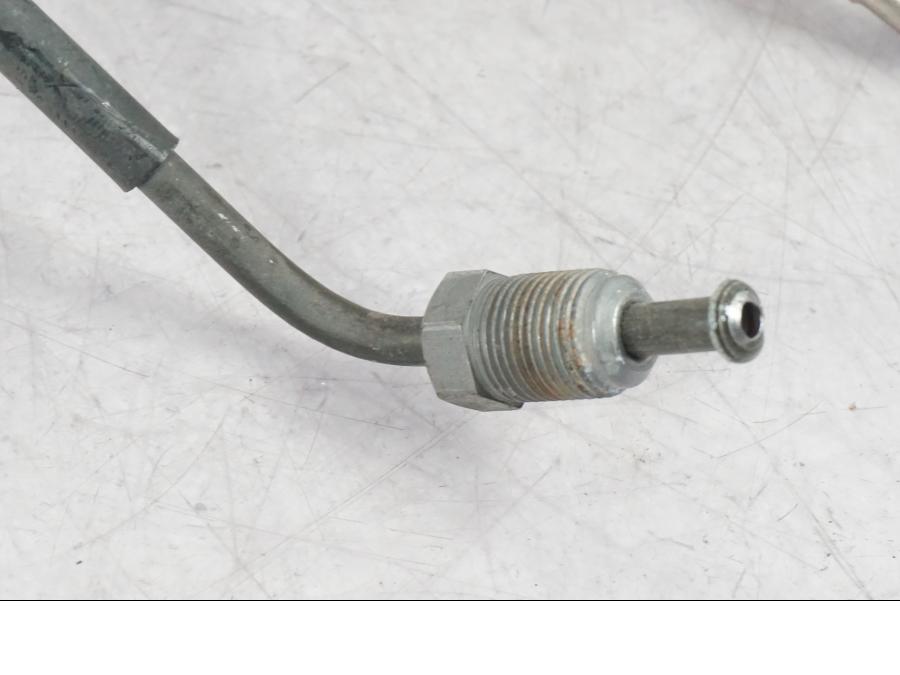 Snett uppifrån på Bromsledning från en BMW R 1200 GS -2005 motorcykel.