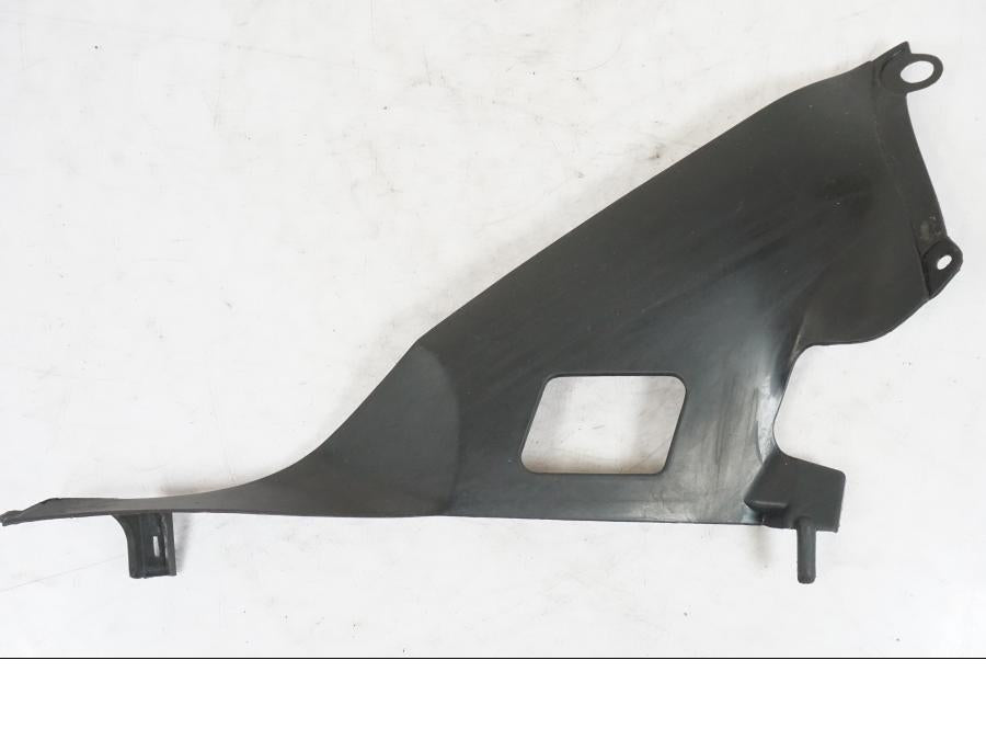 Framsidan på Toppkåpsinsida från en Suzuki GSX-R 750 -2007 motorcykel.