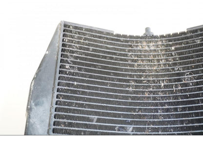 Snett uppifrån på Vattenkyl från en Suzuki RF 600 R -1996 motorcykel.