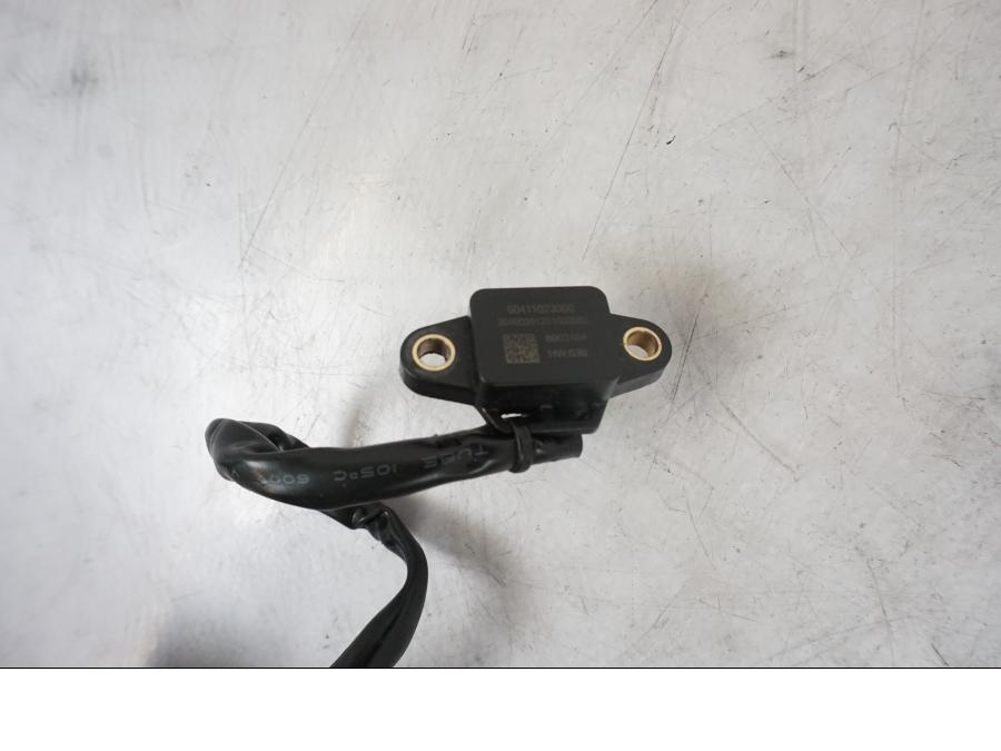 Baksidan på Växelindikator från en KTM 1290 Super Duke R -2021 motorcykel.