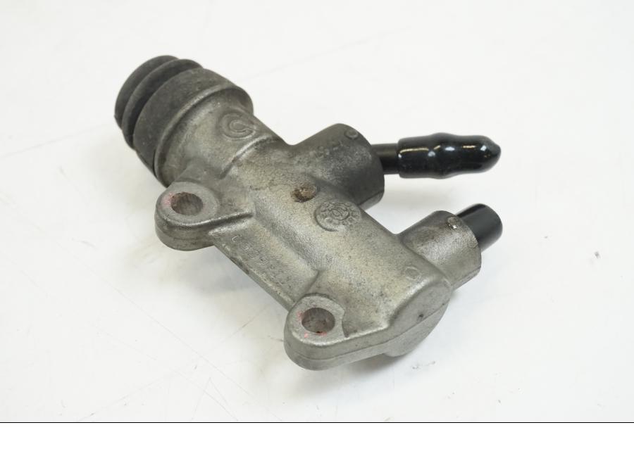 Höger sida på Bromshuvudcylinder från en Ducati Streetfighter S -2011 motorcykel.