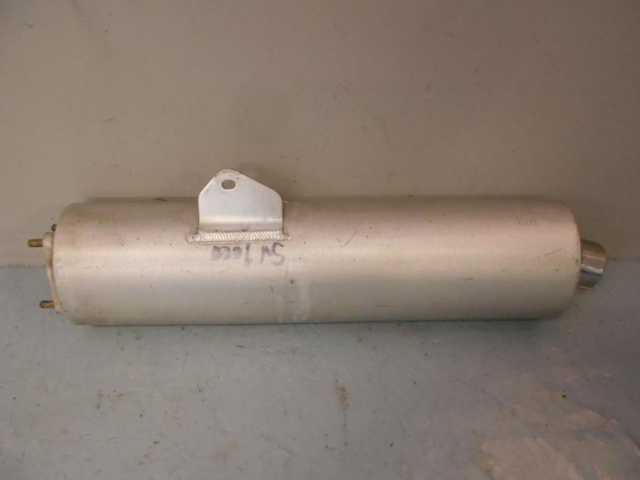 Höger sida på Ljuddämpare från en Suzuki SV 1000 -2006 motorcykel.