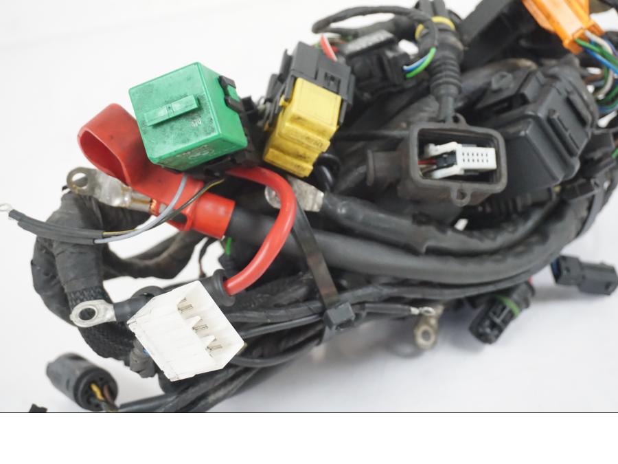 Vänster sida på Kabelstam från en BMW F 650 CS -2002 motorcykel.