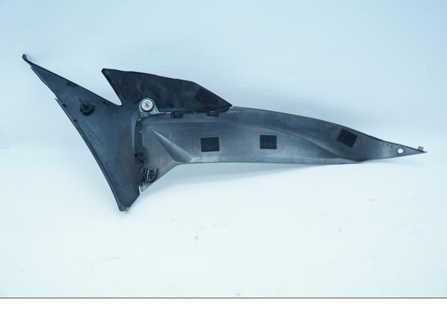 Baksidan på Sidopanel från en Suzuki GSX-R 1000 -2011 motorcykel.