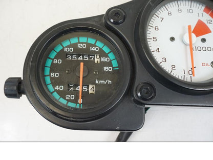 Baksidan på Instrumentpanel från en Honda NSR 125 -1991 motorcykel.