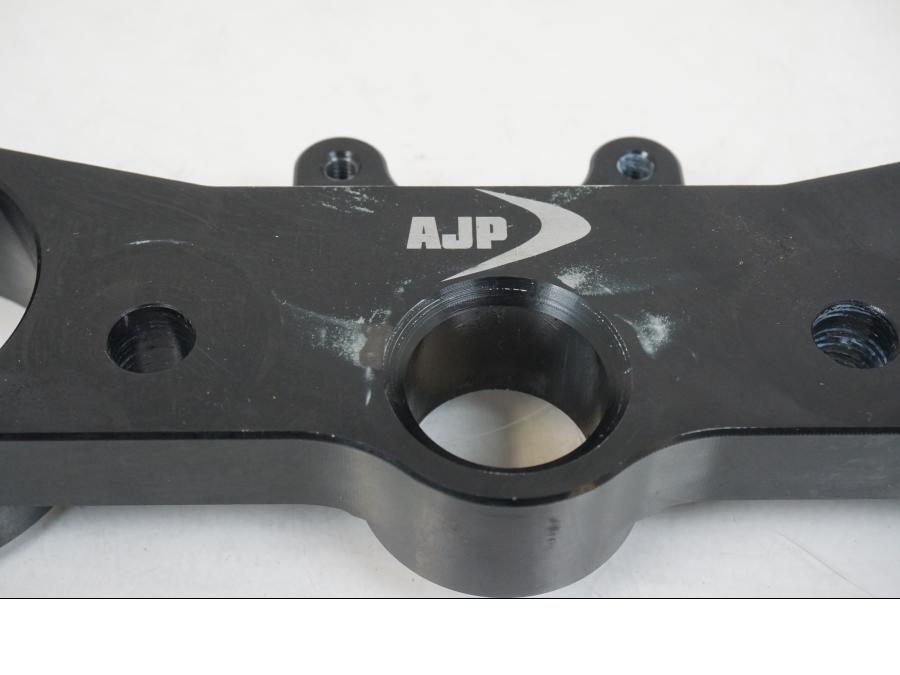 Baksidan på Gaffelkrona från en AJP PR7 -2021 motorcykel.