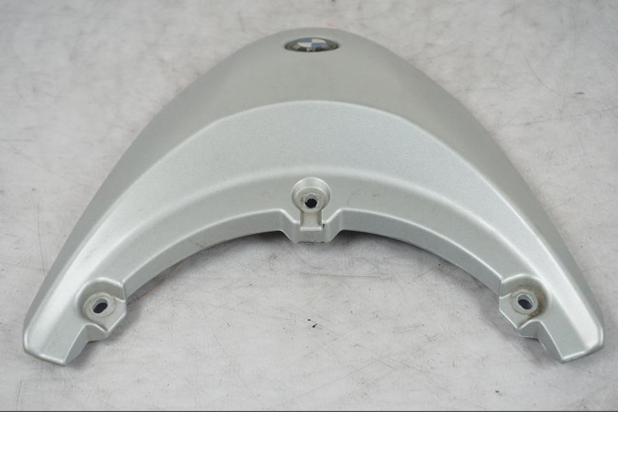 Snett uppifrån på Bakvinge från en BMW R 1200 R -2007 motorcykel.