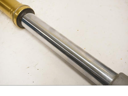 Höger sida på Gaffelben från en Honda CRF 250 -2013 motorcykel.