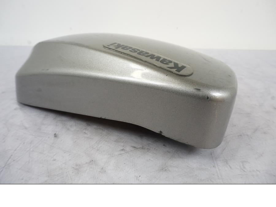 Snett uppifrån på Sidopanel från en Kawasaki VN 1500 -2003 motorcykel.