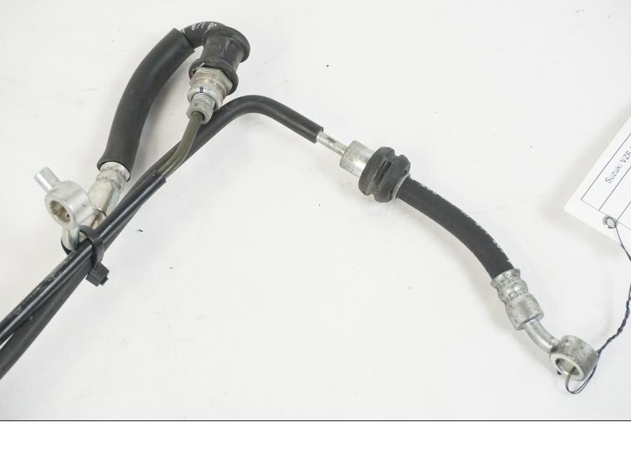 Baksidan på Bromsledning från en Suzuki VZR 1800 -2009 motorcykel.