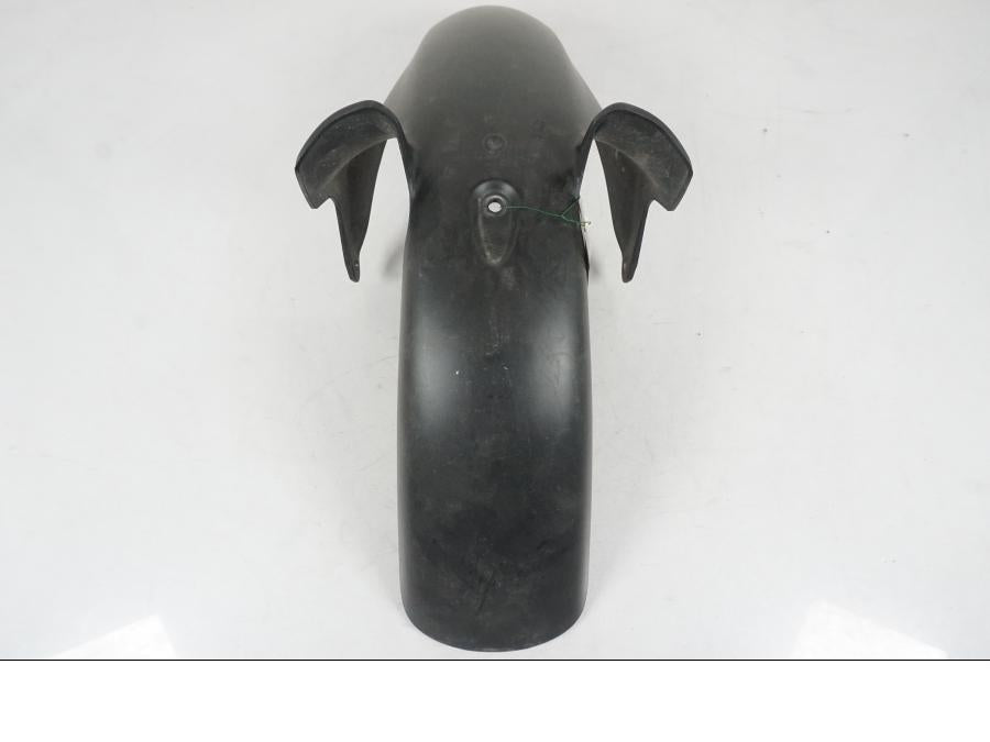 Snett nerifrån på <p>Framskärm fram från Honda XL 700 VA 2008.</p>

<p>Repor finns se bilder.</p> motorcykel.