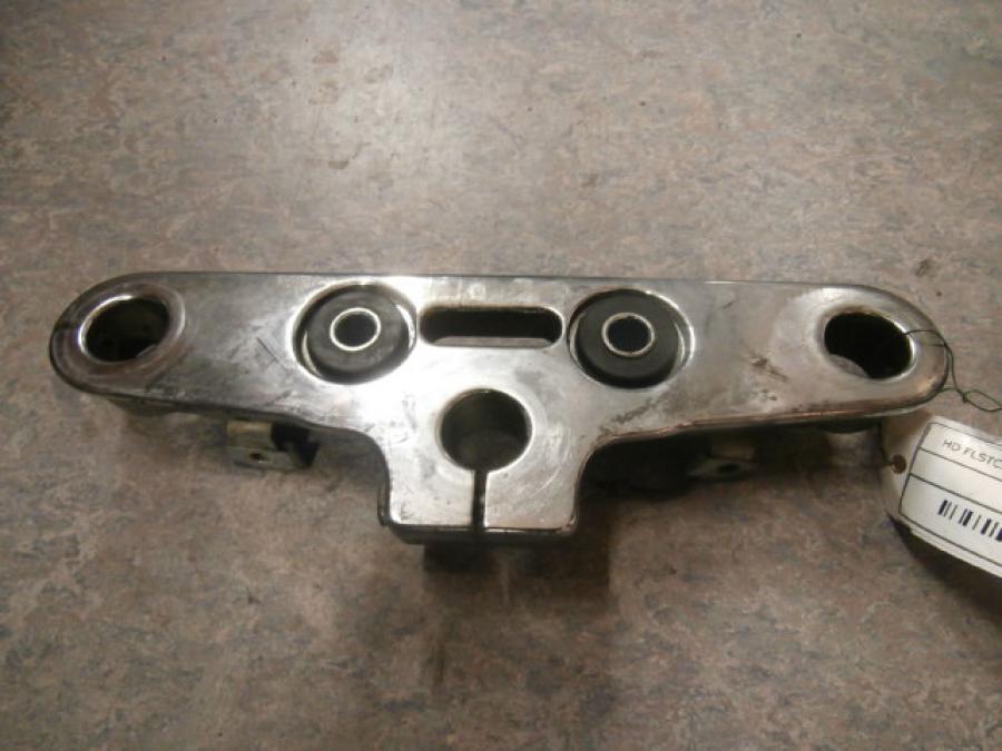 Framsidan på Gaffelkrona från en H-D Softail Heritage Classic FLSTC/I -1995 motorcykel.