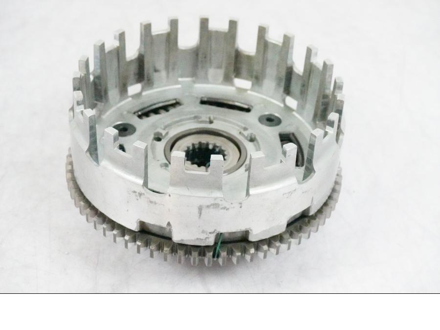 Höger sida på Kopplingskorg från en BMW F 800 GS -2009 motorcykel.