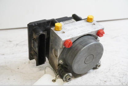 Framsidan på ABS Modulator från en BMW F 800 GS -2009 motorcykel.