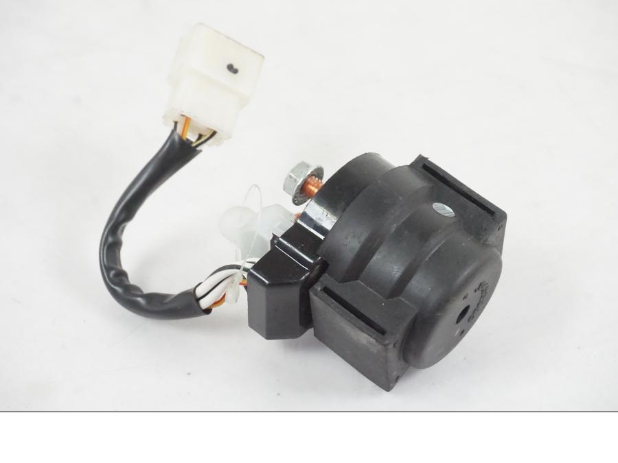 Vänster sida på Startrelä från en KTM 390 Adventure -2021 motorcykel.