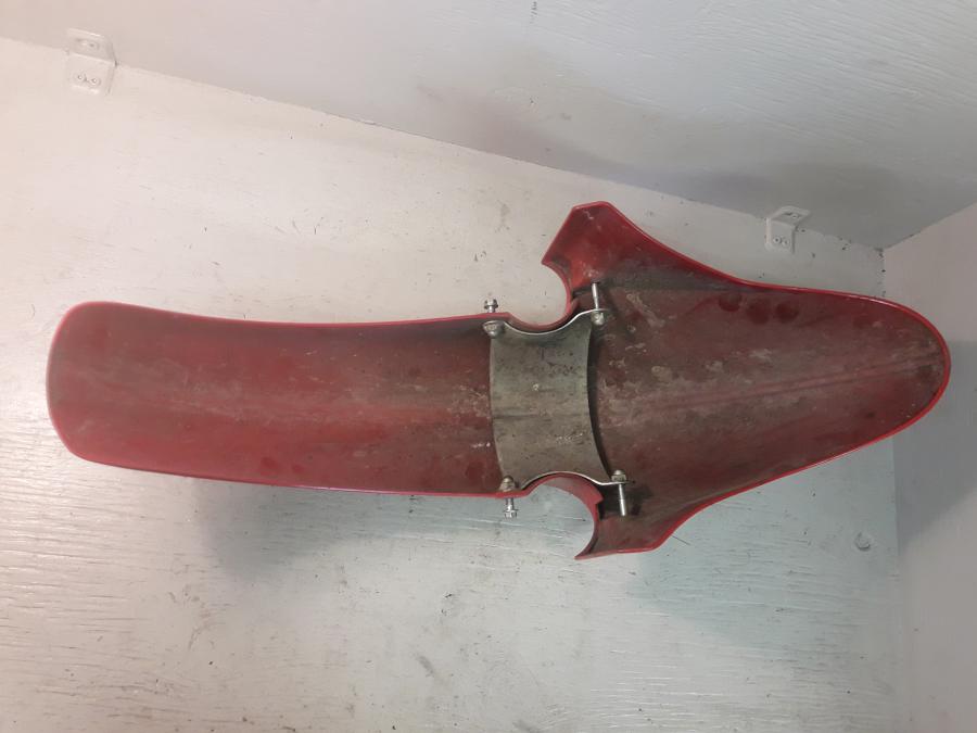 Vänster sida på Framskärm från en Honda CBR 125 R -2008 motorcykel.