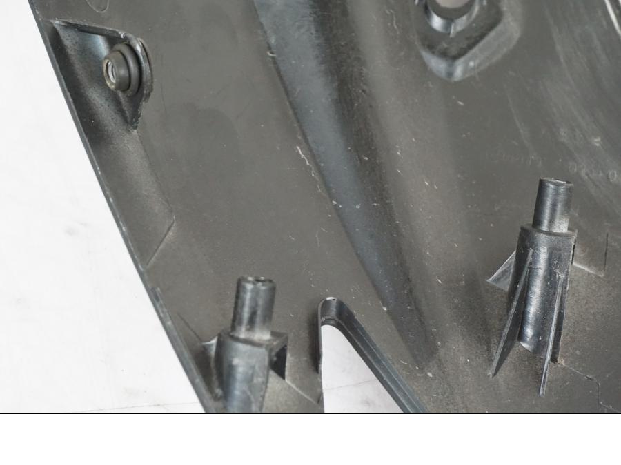 Snett nerifrån på Toppkåpa från en Suzuki GSX-R 750 -2007 motorcykel.