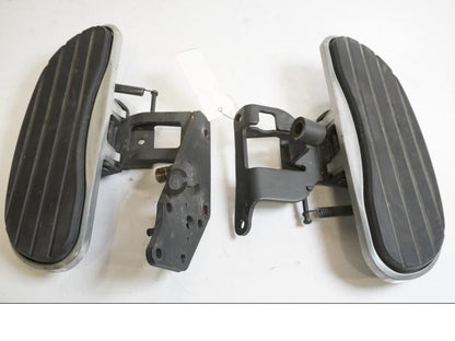 Framsidan på Fotplatta från en Kawasaki VN 1700 Classic Tourer -2009 motorcykel.