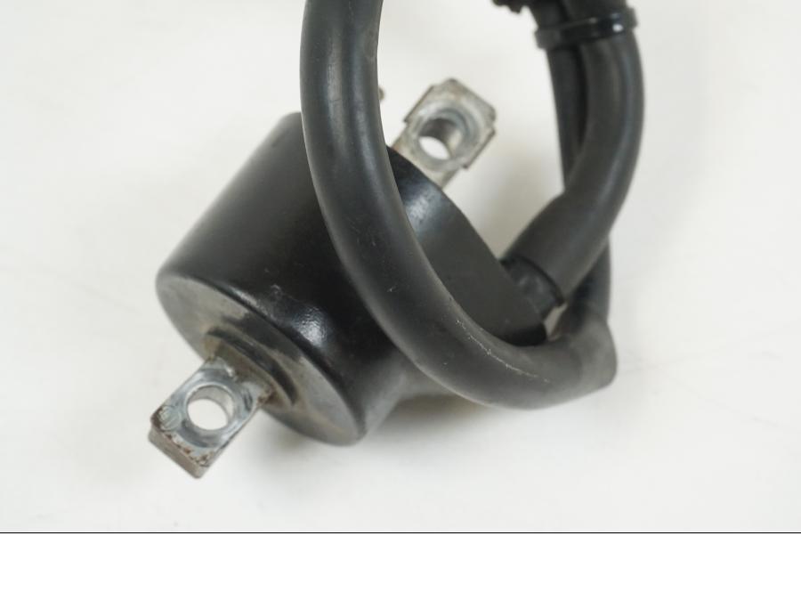 Snett uppifrån på Tändspole från en Aprilia RS 250 -1998 motorcykel.