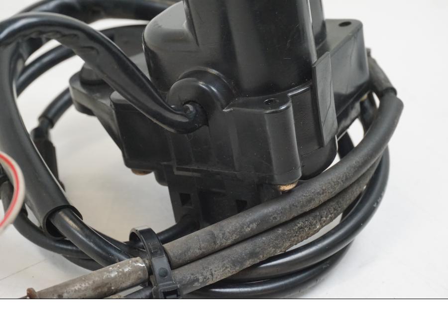 Vänster sida på Avgasspjällmotor från en Yamaha YZF 1000 R1 -2001 motorcykel.