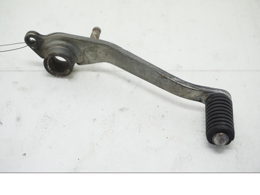 Framsidan på Bromspedal från en Yamaha YZF-R 125 -2008 motorcykel.