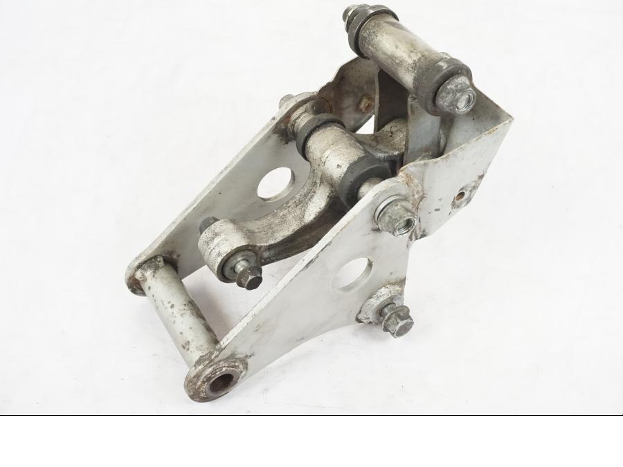 Framsidan på Stötdämparlänkage från en Suzuki GSX 550 EF -1985 motorcykel.