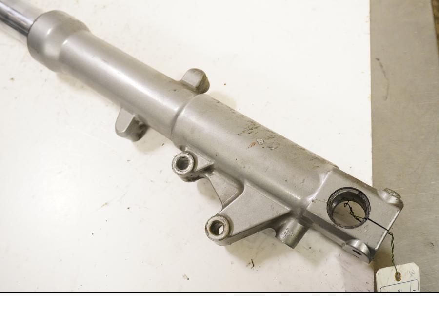 Baksidan på Gaffelben från en Kawasaki ZX-6R -1997 motorcykel.