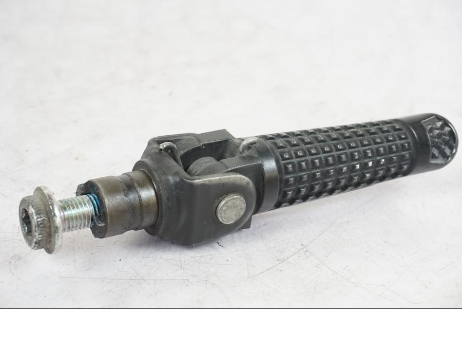 Framsidan på Fotpinne från en Suzuki GSX-S 1000 -2017 motorcykel.