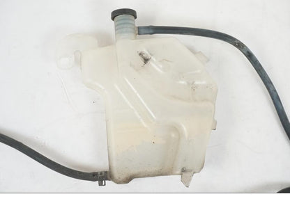 Baksidan på Vattenexpansionskärl från en Suzuki SV 650 S -2005 motorcykel.