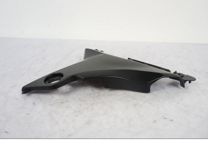 Baksidan på Sidopanel från en Kawasaki Z 800 -2014 motorcykel.