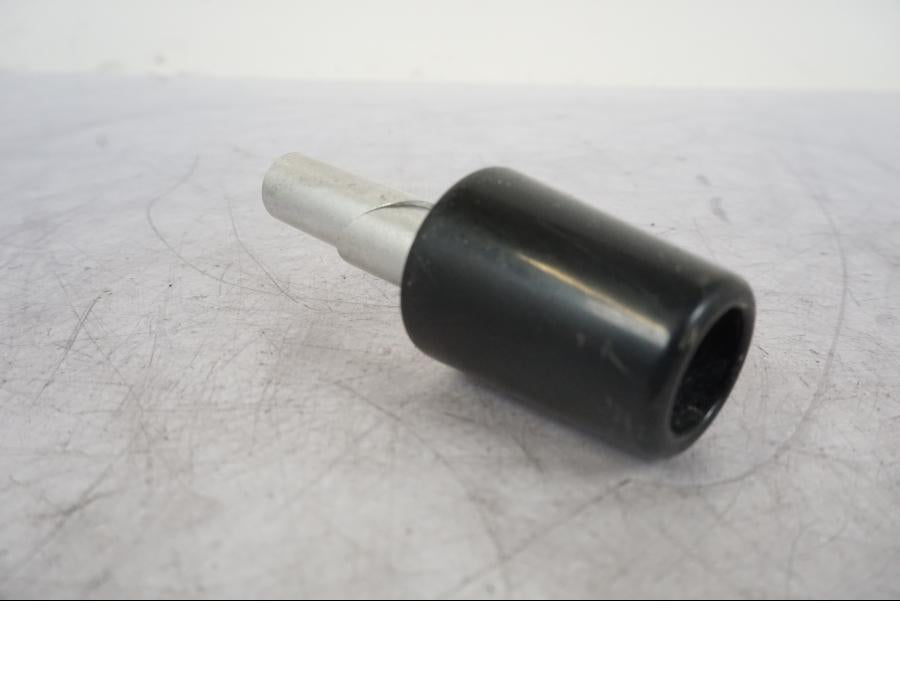 Framsidan på Styrvikt från en KTM 1290 Super Duke R -2023 motorcykel.