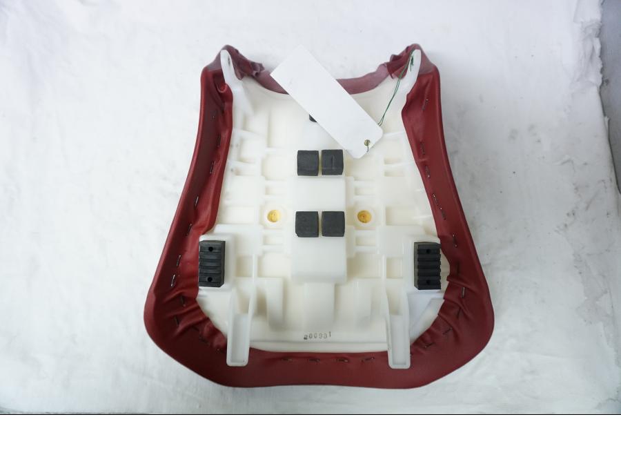 Snett uppifrån på Sadel från en Suzuki SV 650 -2003 motorcykel.