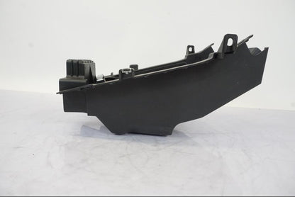 Vänster sida på Batterihållare från en BMW S 1000 XR -2019 motorcykel.