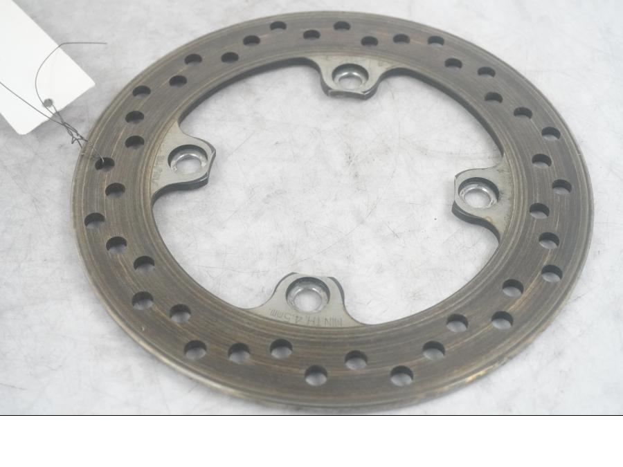 Höger sida på Bromsskiva från en Triumph Street Triple -2009 motorcykel.