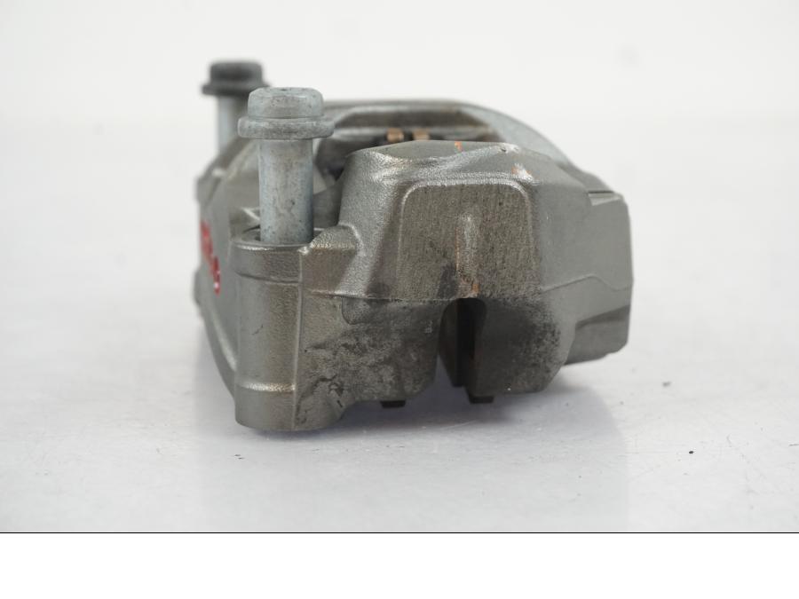 Baksidan på Bromsok från en KTM 1290 Super Duke R -2022 motorcykel.