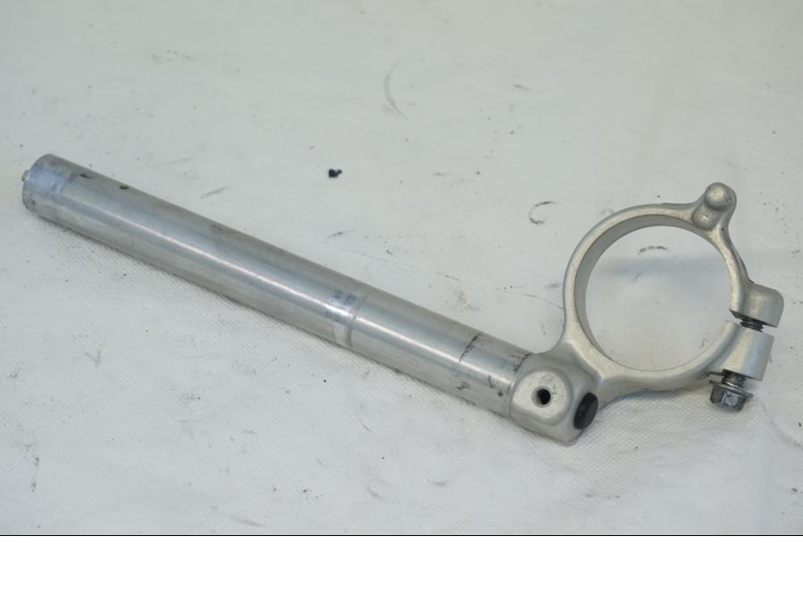 Framsidan på Styre från en Suzuki GSX-R 1000 -2006 motorcykel.