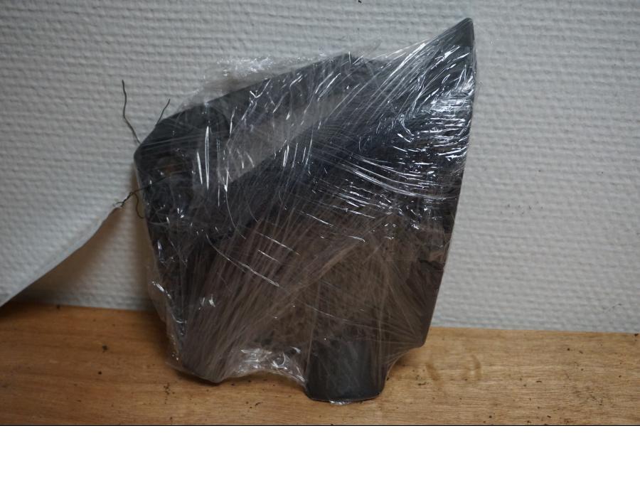 Framsidan på Styrkåpa från en Yamaha BT 1100 -2004 motorcykel.