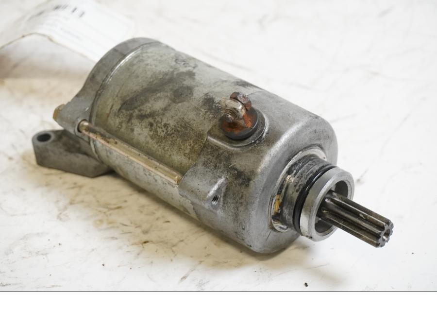 Framsidan på Startmotor från en Yamaha YZF 1000 R1 -2001 motorcykel.