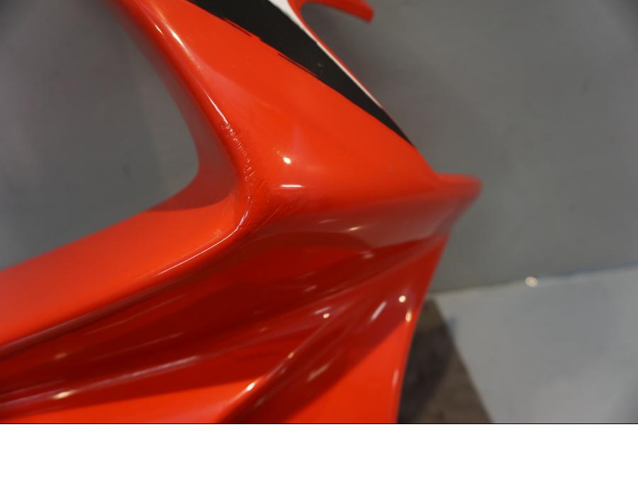 Vänster sida på Toppkåpa från en Honda NSR 125 -1998 motorcykel.