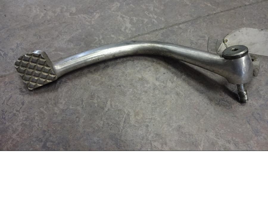 Höger sida på Bromspedal från en Triumph Thunderbird 900 -2001 motorcykel.