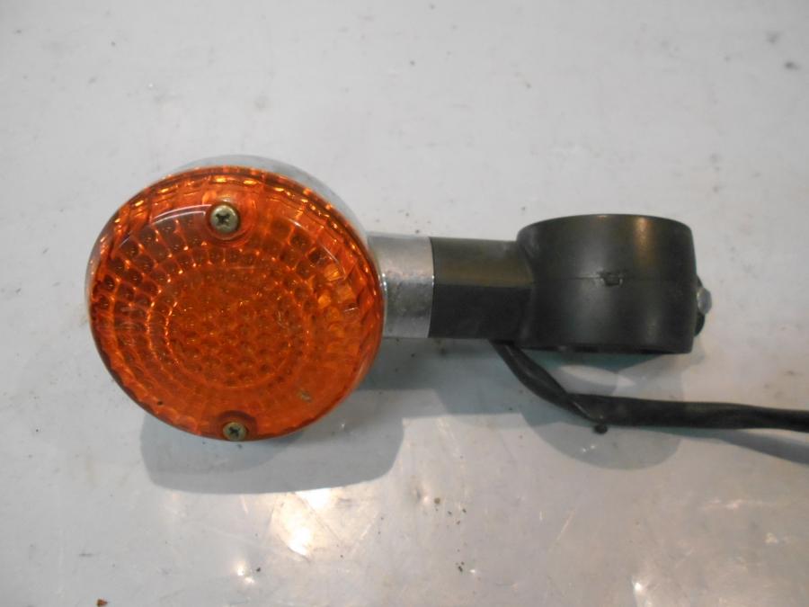 Framsidan på Blinkers från en Kawasaki VN 800 -1997 motorcykel.