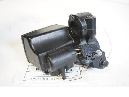 Höger sida på Bromshuvudcylinder från en Kawasaki Versys 650 -2007 motorcykel.