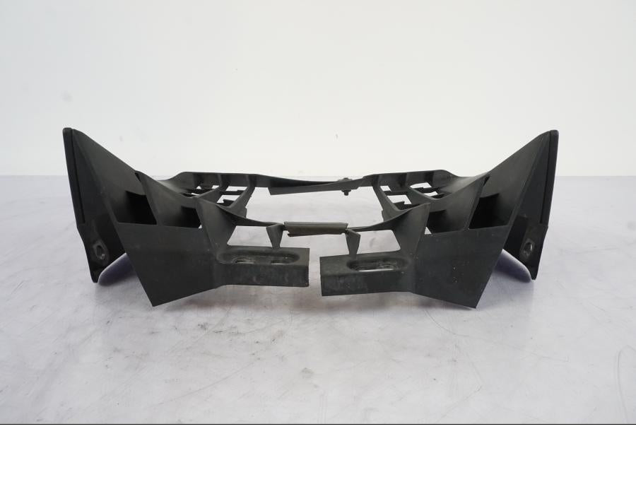 Höger sida på Kylarvinge från en KTM 125 Duke -2017 motorcykel.