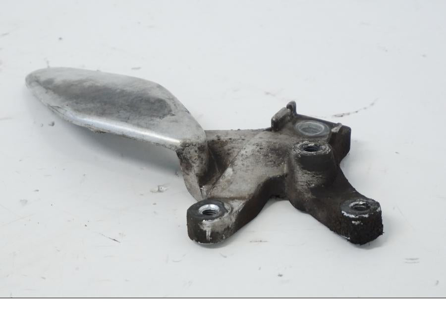 Snett uppifrån på Fotpinnefäste från en Yamaha YZF 1000 R -1997 motorcykel.