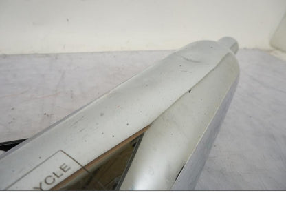 Snett uppifrån på Ljuddämpare från en Triumph Bonneville T120 -2021 motorcykel.