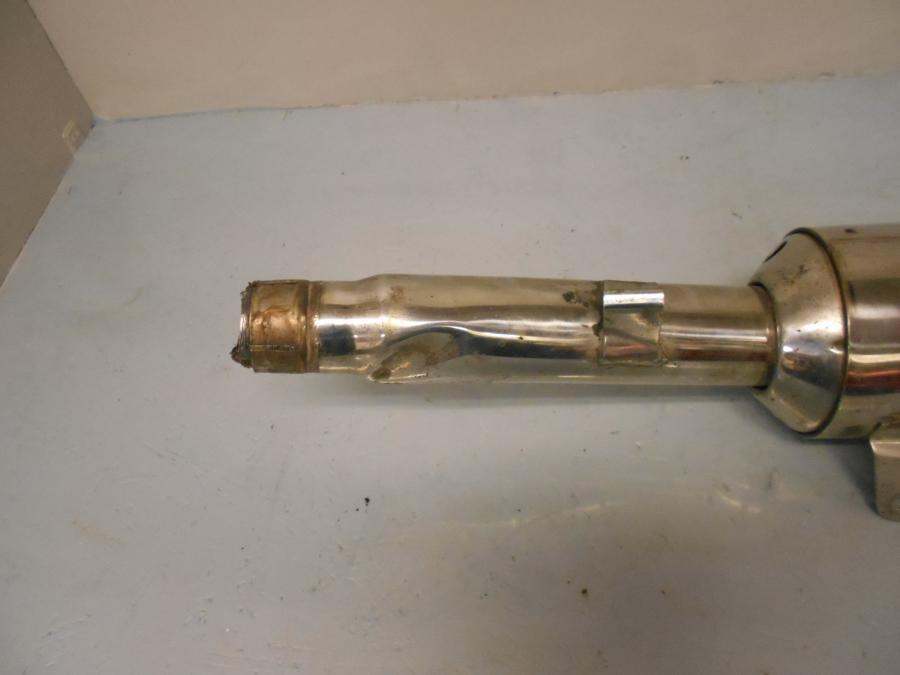 Vänster sida på Ljuddämpare från en Kawasaki ZZR 1200 -2004 motorcykel.