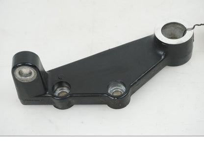 Framsidan på Bromsoksfäste från en Suzuki M 1800 -2009 motorcykel.