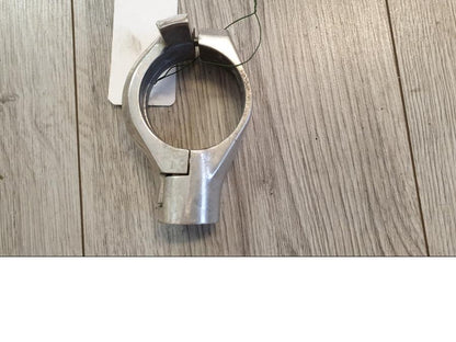 Baksidan på Blinkersfäste från en Honda VTX 1800 -2002 motorcykel.